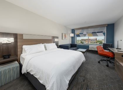 Holiday Inn Express & Suites Ridgecrest - China Lake