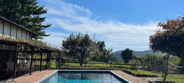 Las Flores Villa Hotels in Litchfield County