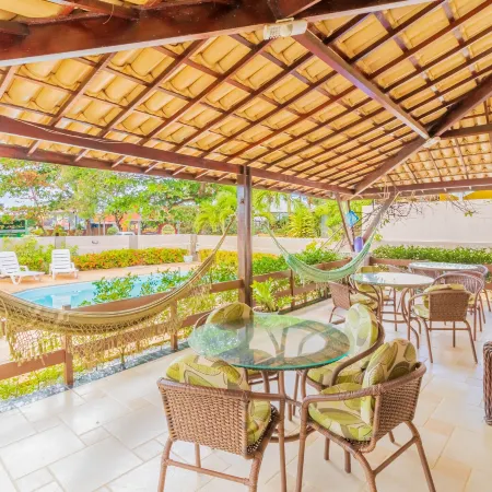 GB09 Great House 6 Bedrooms 50m from the Beach