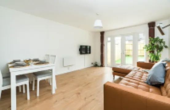 Sleek and Stylish 2Bd Home with a Garden Anerley
