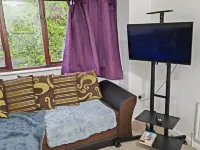 1-Bed Apartment in Croydon -Free Parking, Wifi Hotels in Croydon