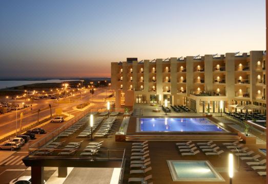 레알 마리나 호텔 & 스파의 야외 수영장