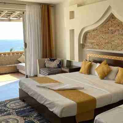 Lux Suites Eden Seafront Apartments Rooms