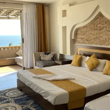 Lux Suites Eden Seafront Apartments