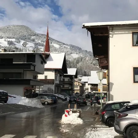 Apartment Building, Fügen