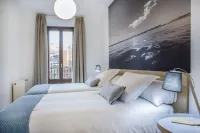 Slow Suites Luchana - พร้อมระเบียง