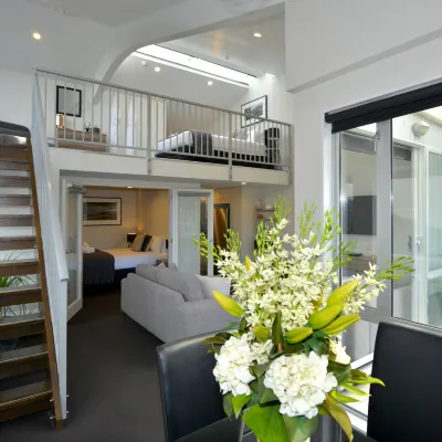 Southwark Hotel & Apartments Hotels near Godley Head