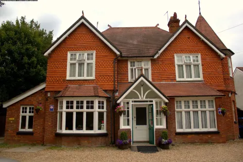 Gatwick Turret Guest House - Wifi