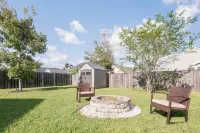 Charming 3-bedroom oasis in lovely Pooler with hot tub, king bed,  and Smart TVs