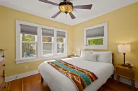2nd St Lodge: Salt Water Spa, Steps to River & DT Bend