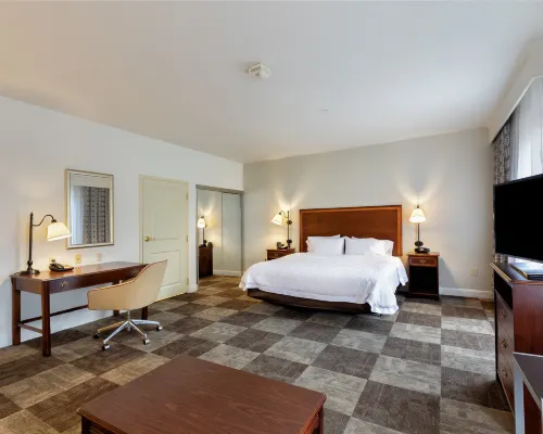 巴吞魯日I-10號東歡朋套房酒店 東巴吞魯日縣酒店