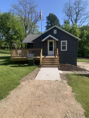 Cozy 2 Bedroom House Overlooking Little Sturgeon Bay