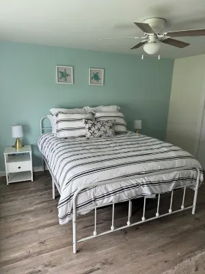 Quaint 1 Bed 1 bath private beach home. Long term renters welcome for winter!
