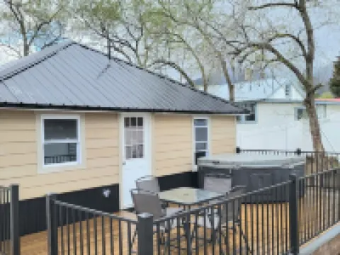 Salmon Bench Home w/ hot tub Hotels in Lemhi County