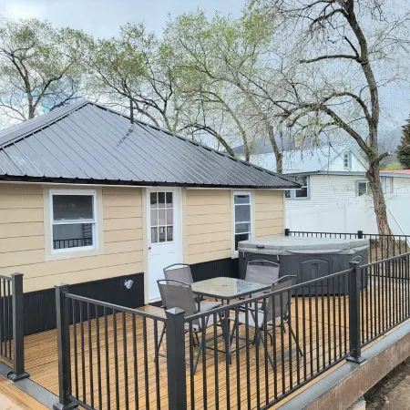 Salmon Bench Home w/ hot tub