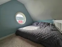 Scenic River Views and Cozy Loft Space - Charming Cottage Retreat