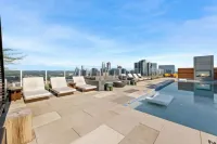 NEW! 1BR Scenic Retreat w/ Rooftop pool |Rainey St Hotels in Rainey Street Historic District