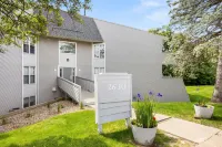 Tranquil Oasis - lush Garden Setting, Outdoor Firepit Hotels near Verizon
