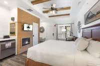 Jetted Tub and Seasonal Pool Access - Stunning Golf Retreat Hotels in Branson