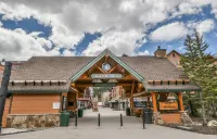 Pool, Hot Tub and Balcony Retreat - Cozy Mountain Haven Hotels in East Keystone
