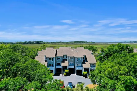 Stunning Marsh Views and Luxurious Amenities - Exquisite Coastal Retreat