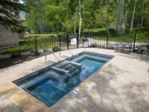 Airy Condo with Hot Tub and Scenic Views - Charming Rustic Retreat