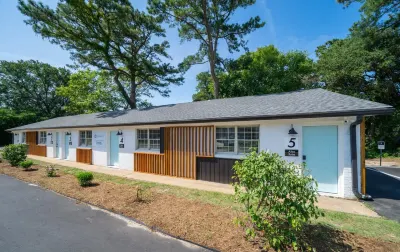 Inviting Condo with Smart TV and Full Kitchen - Charming Coastal Retreat Hotels in 