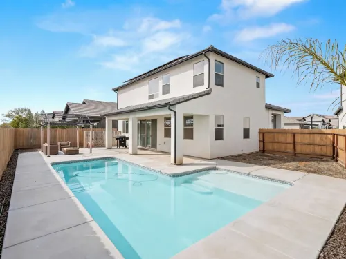 Brand New, Pool, Game Room, BBQ, 2 King Suites!