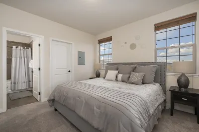 Breathtaking Mountain Vistas and Cozy Fireplace - Charming Retreat Hotels near Quick Draw Express Ski Lift