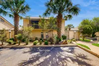 Charming Waterfront Townhouse at Horseshoe Bay w/ Patio Hotels in Horseshoe Bay