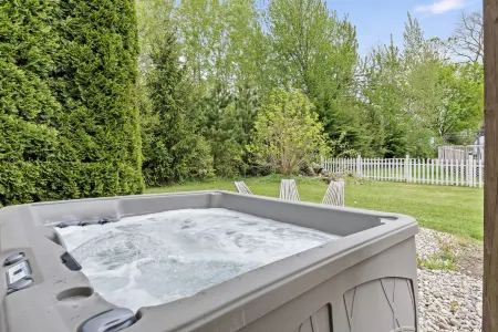 Hot Tub and Cozy Gatherings Await - Charming Lakeside Retreat