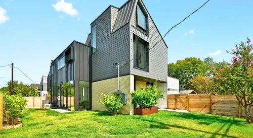 Stunning Pool and Modern Elegance - Luxurious Downtown Retreat