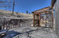 Breathtaking Views and Cozy Modern Comfort - Stunning Hilltop Retreat