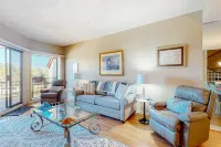 Charming bay view villa with pool, washer/dryer, balcony, TV, & full kitchen