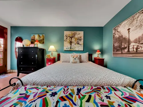 Cozy Studio with Full Kitchen and Amenities - Charming Artisan Retreat