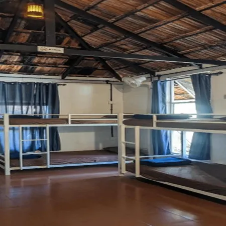 Crossroads Hostel 1957 Отели рядом с достопримечательностью «Остров Курува-Двип»
