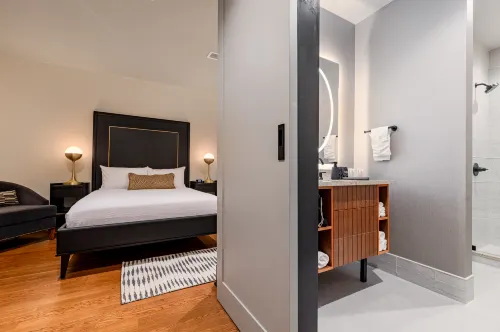 4BR Group Space for 16 Near Bourbon St | The Mayfair