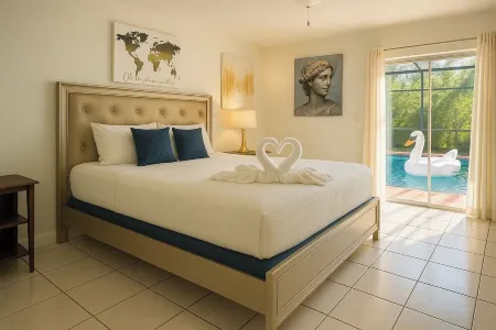 Family Friendly Getaway ,Private Pool, Game Room, Fast Wi-Fi & Pet Friendly