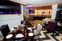 Monsoon Inn - Pools