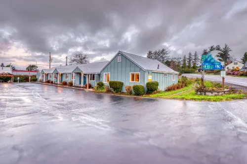 Spacious Living Area and Kitchenette Amenities - Charming Retreat Hotels in Tillamook