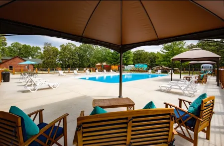 Cozy Log Cabin with Spa and Amazing Kitchen - Charming Mountain Retreat