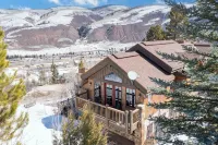 Breathtaking Views and Luxury Cabin Design - Stunning Mountain Retreat
