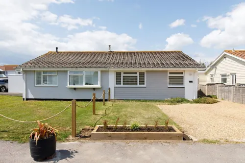 Charming Bolthole 400m to Beach -  Privatzimmer