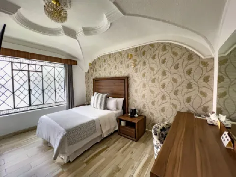 بارال 14 بوتيك هوتل Hotels near بلازا كونديسا