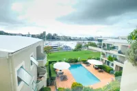 2Br Beautiful River Retreat Pool Wine Gym Netflix