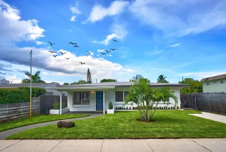 Santorini House - 3 Bed 2 Bath in Wilton Manors - Walking Distance to Wilton Drive