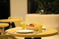 Aitch Boutique Hotel - an Lih Hotel - Desayuno