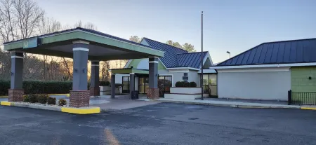 Quality Inn North Отели в г. Меканиксвилл