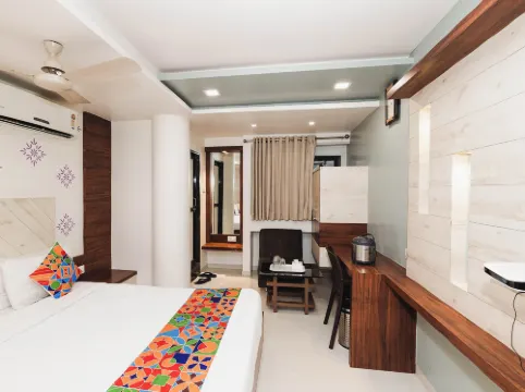 Hotel Amber Railway Station