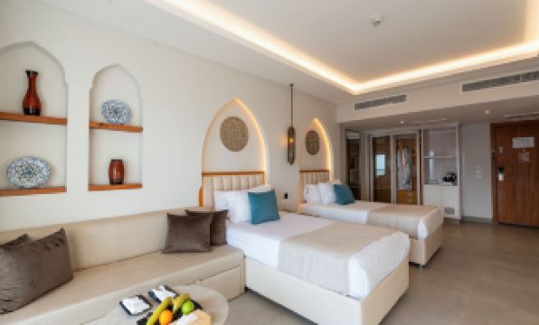 Sunrise Remal Beach Resort